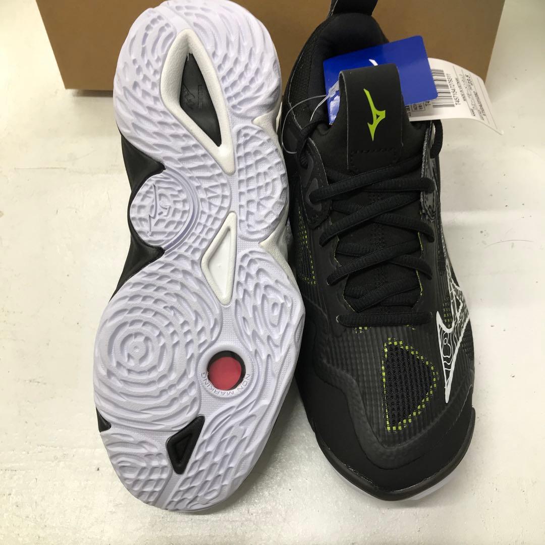 ミズノ　バレーボールシューズ　23.5cm ウエーブモーメンタム