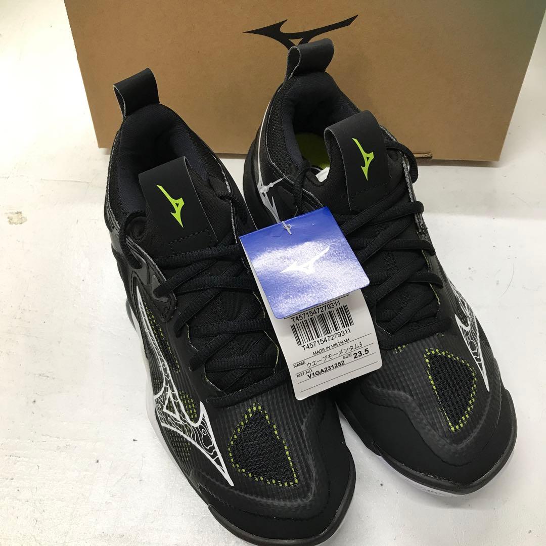 ミズノ　バレーボールシューズ　23.5cm ウエーブモーメンタム