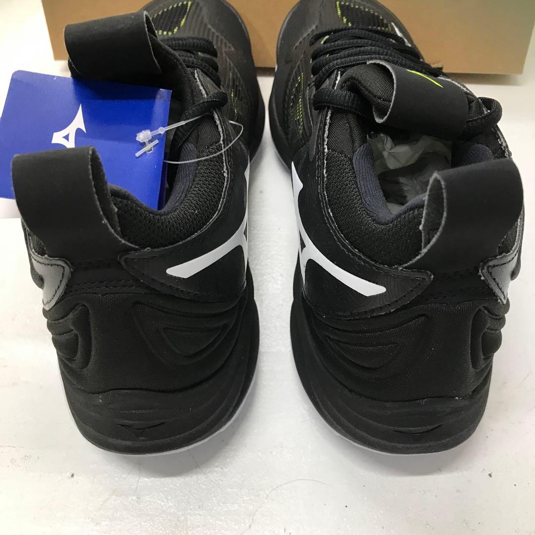 ミズノ　バレーボールシューズ　23.5cm ウエーブモーメンタム