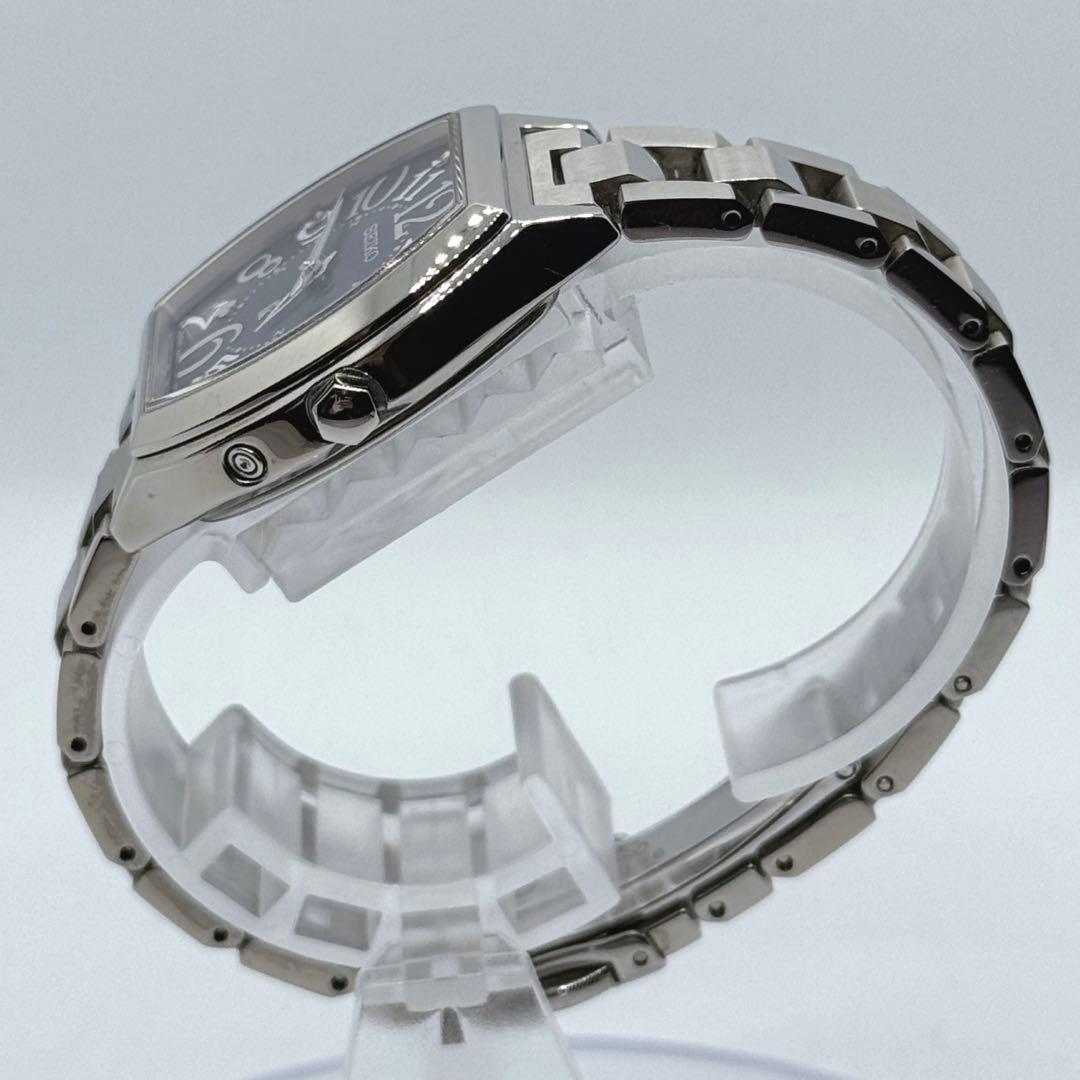 【未使用級】付属品完備 SEIKO LUKIA ソーラー シルバー ネイビー
