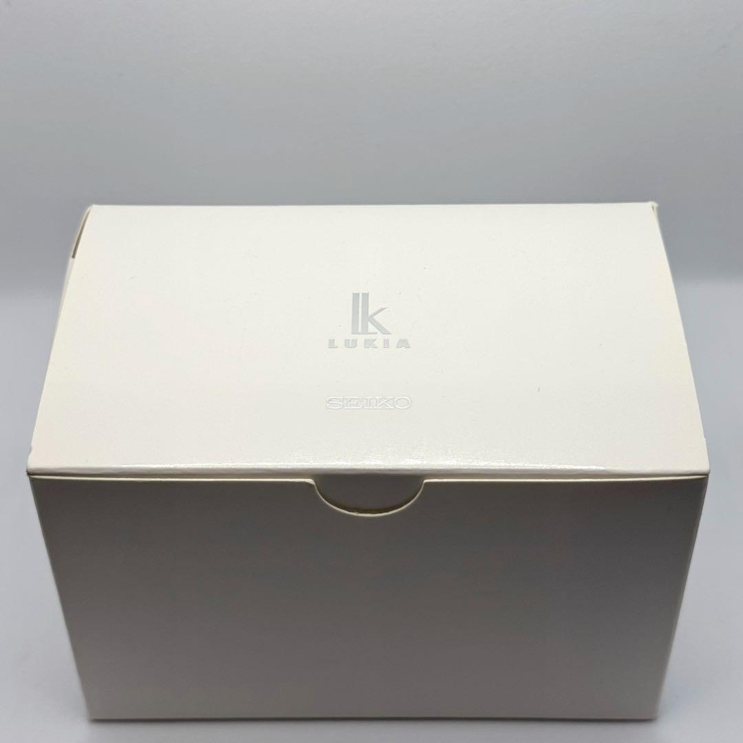 【未使用級】付属品完備 SEIKO LUKIA ソーラー シルバー ネイビー