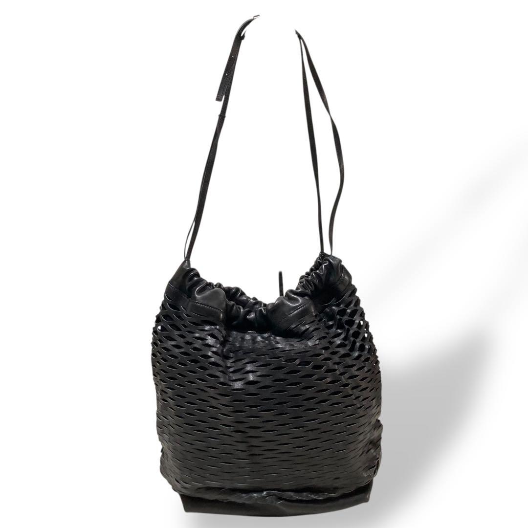 【美品】マルニ　巾着型　ショルダーバッグ　レザー　黒斜め掛けメッシュカットワーク