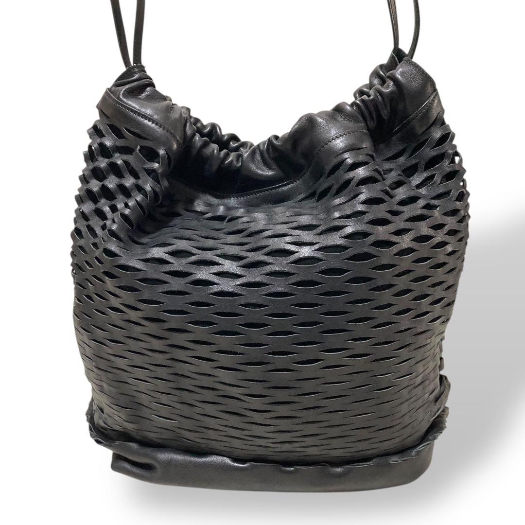 【美品】マルニ　巾着型　ショルダーバッグ　レザー　黒斜め掛けメッシュカットワーク