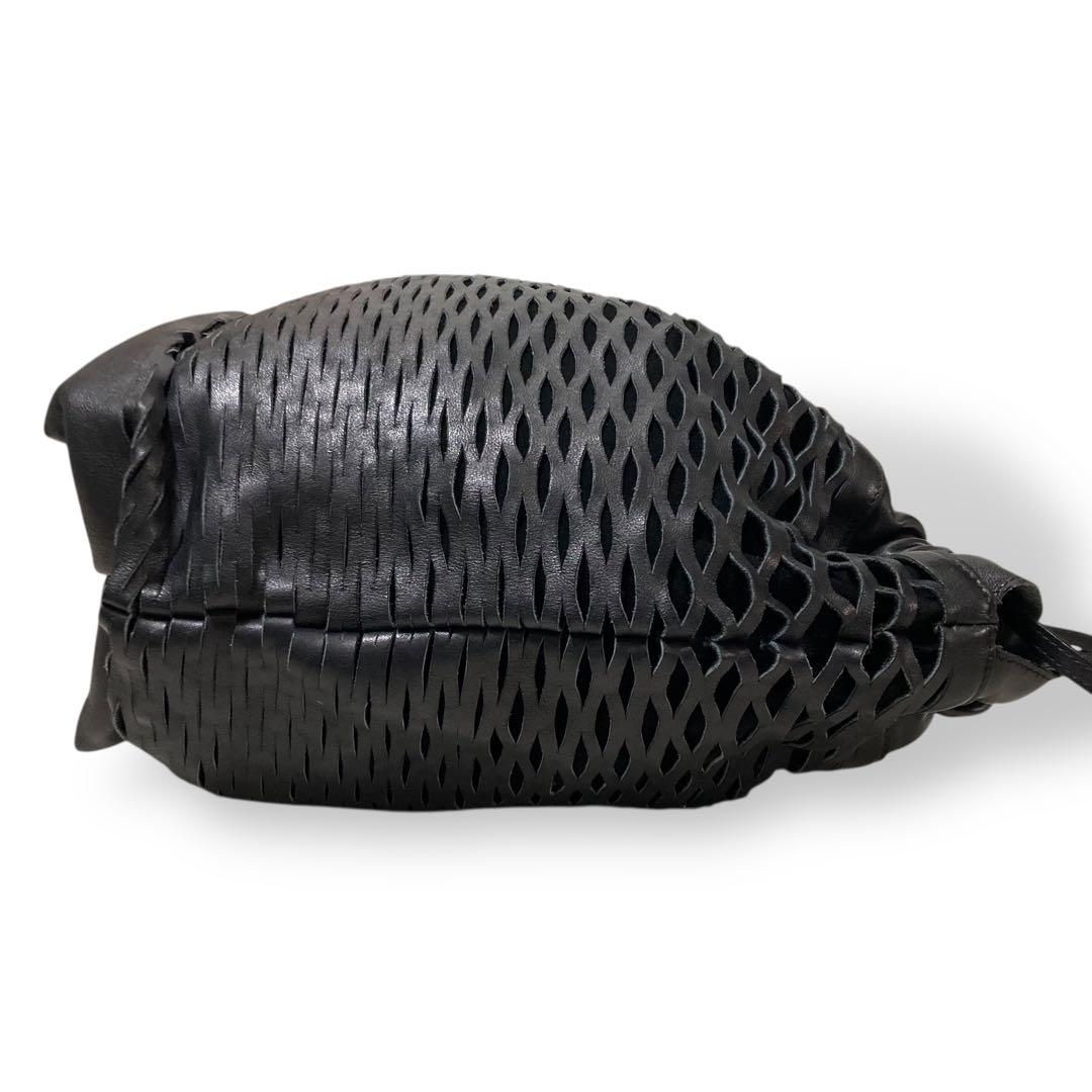 【美品】マルニ　巾着型　ショルダーバッグ　レザー　黒斜め掛けメッシュカットワーク