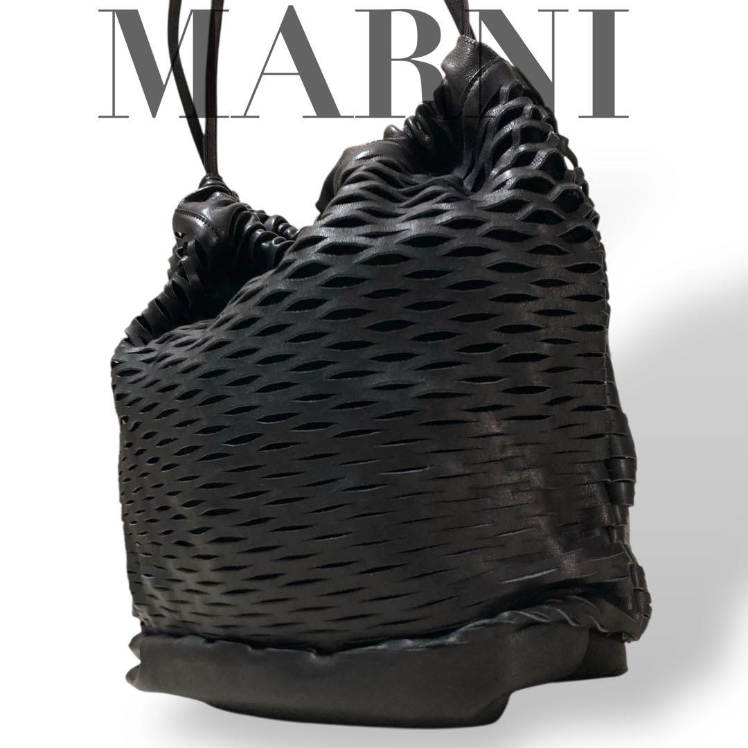 【美品】マルニ　巾着型　ショルダーバッグ　レザー　黒斜め掛けメッシュカットワーク