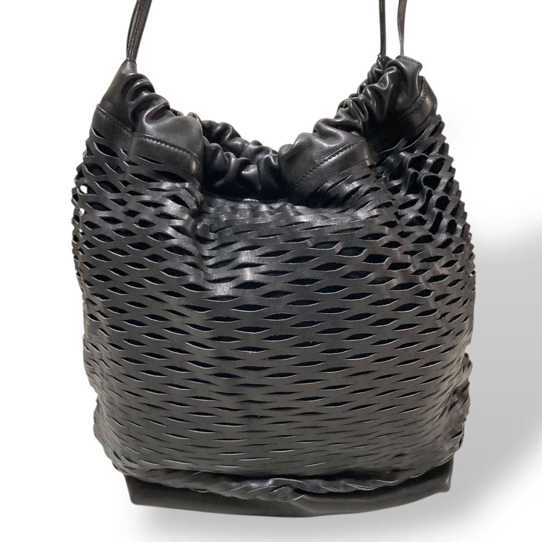 【美品】マルニ　巾着型　ショルダーバッグ　レザー　黒斜め掛けメッシュカットワーク