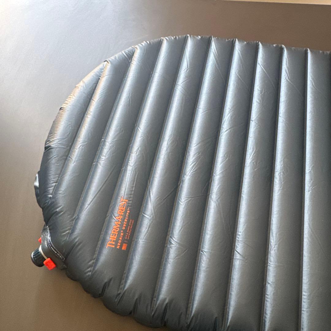 サーマレスト　NEOAIR UBERLITE レギュラーサイズ　ポンプサック付き
