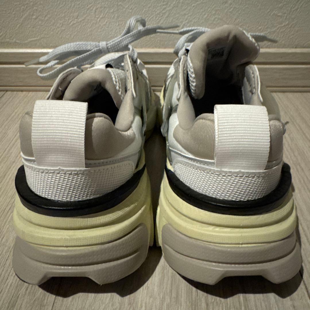 たた様 NIKE スニーカー V2KRAN ウィメンズ24.5