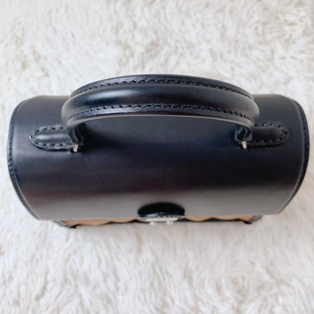 極美品 ebagos カーフハンドバッグ M カーフレザー紅籐BLACKエバゴス