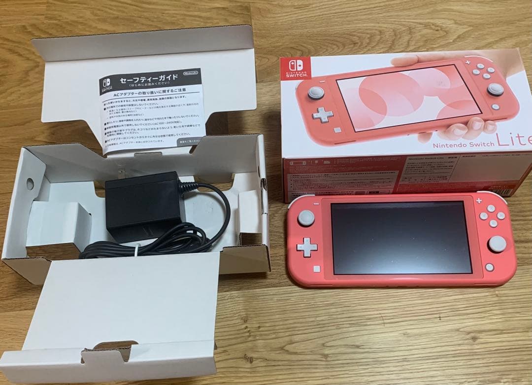 Nintendo switch lite コーラルピンク