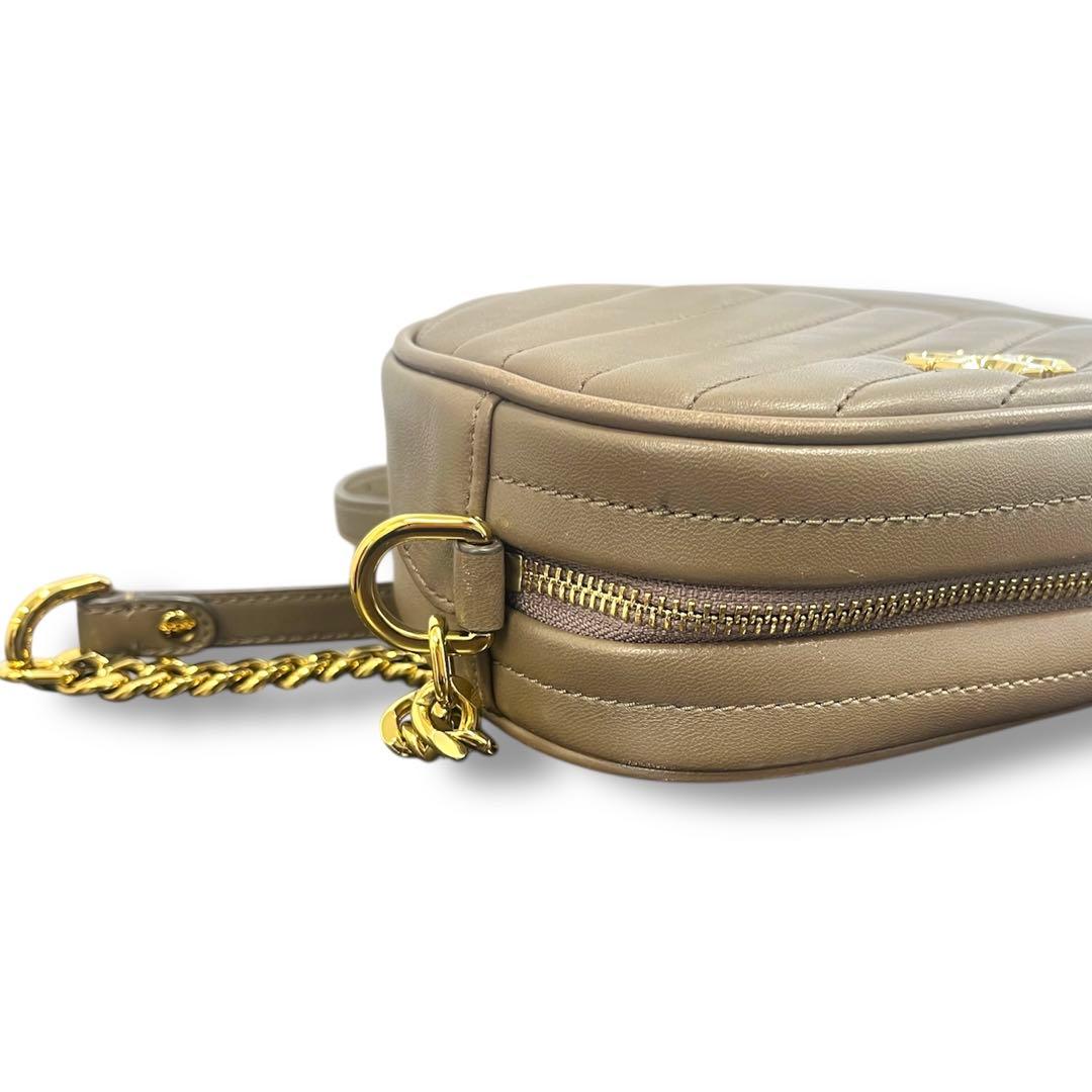 トリーバーチ キラ シェブロン スモール カメラバッグ