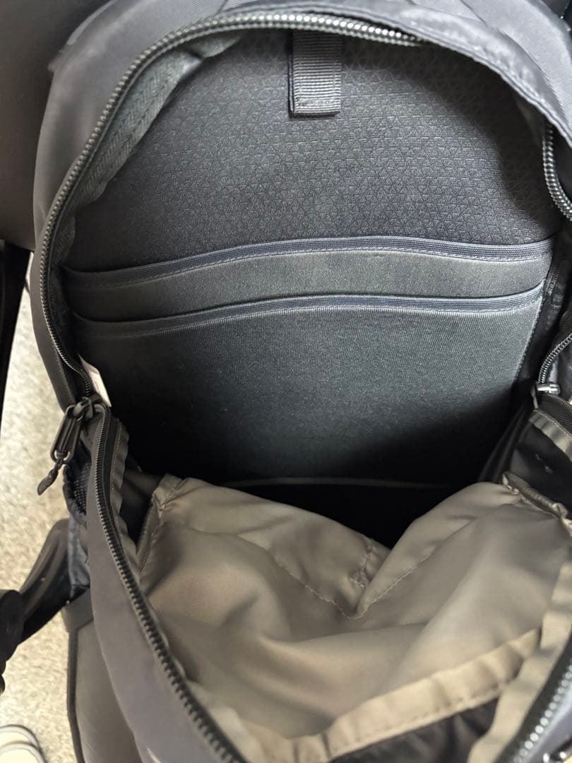 THE NORTH FACE ブラック リュックHOT SHOT