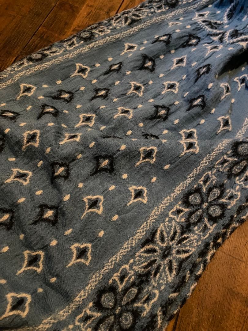 KAPITALウール 縮絨 バンダナ柄マフラー 大判ストール 水色