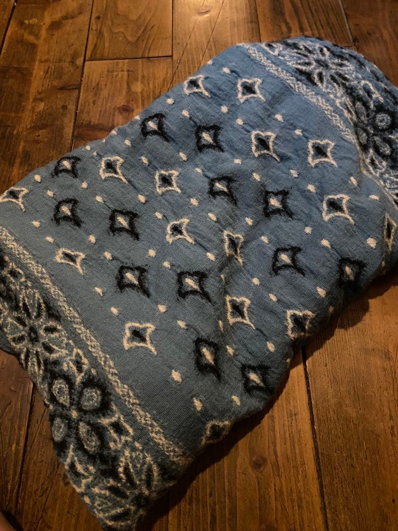 KAPITALウール 縮絨 バンダナ柄マフラー 大判ストール 水色