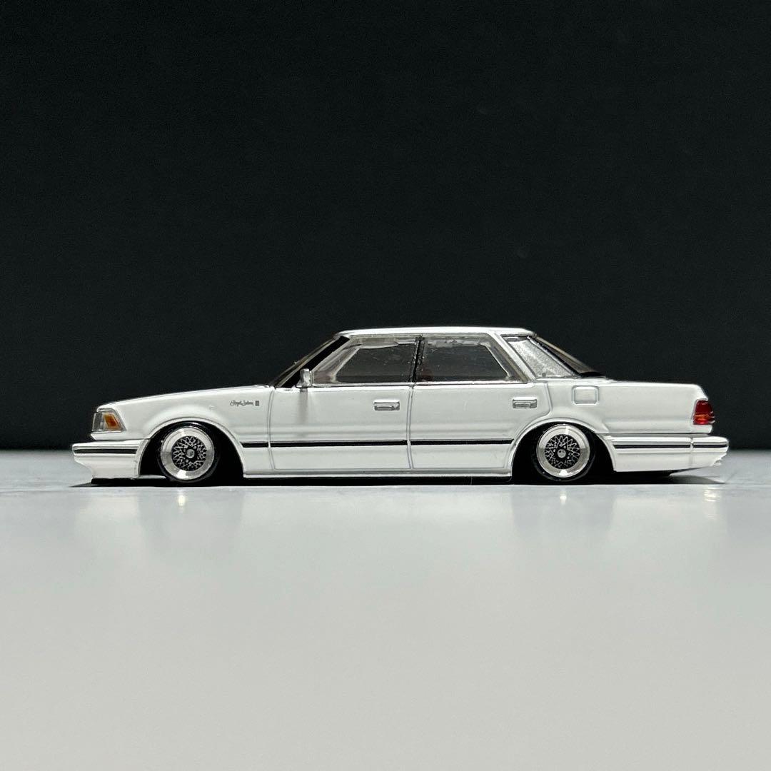 トミカリミテッドヴィンテージネオ　クラウン改