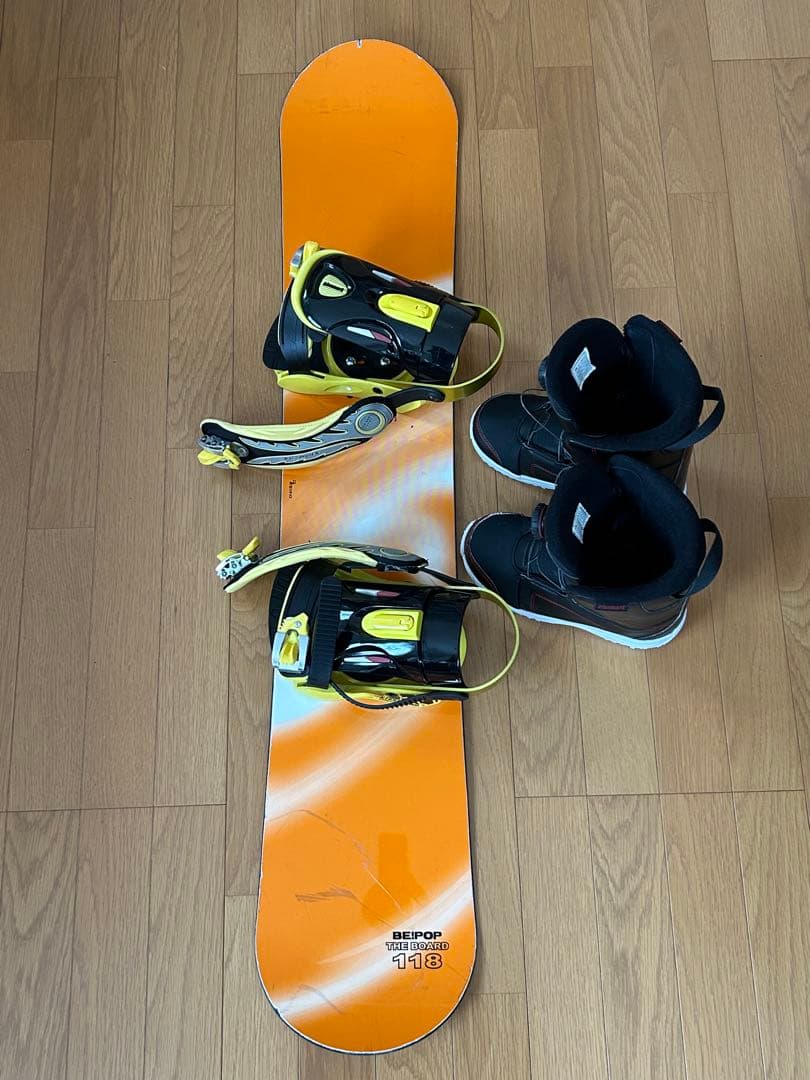 スノーボード　キッズ３点セット　板：BEPOP、バイン、靴：キスマーク