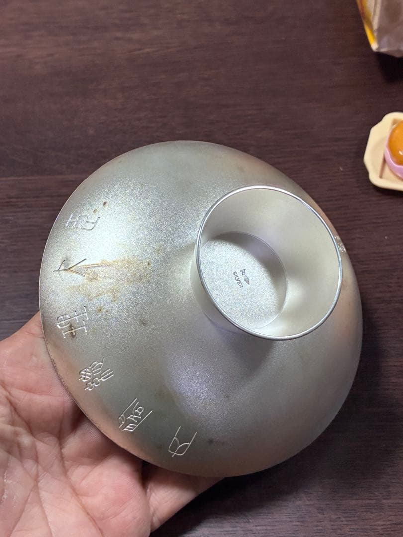 銀色の花模様皿