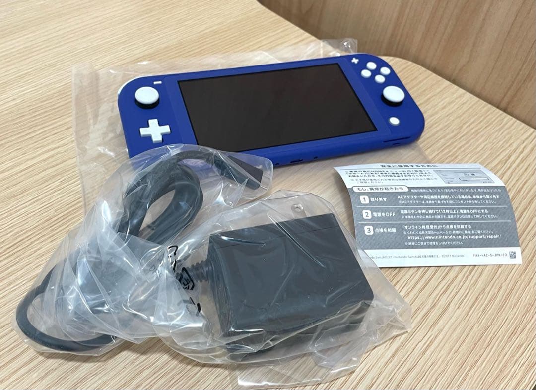 【未使用】任天堂 スイッチライト ブルー HDH-S-BBZAA