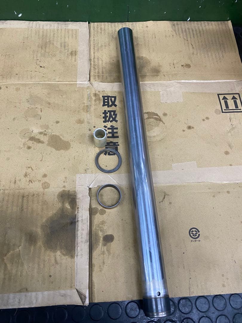 ホーネット250 フロントフォーク右側