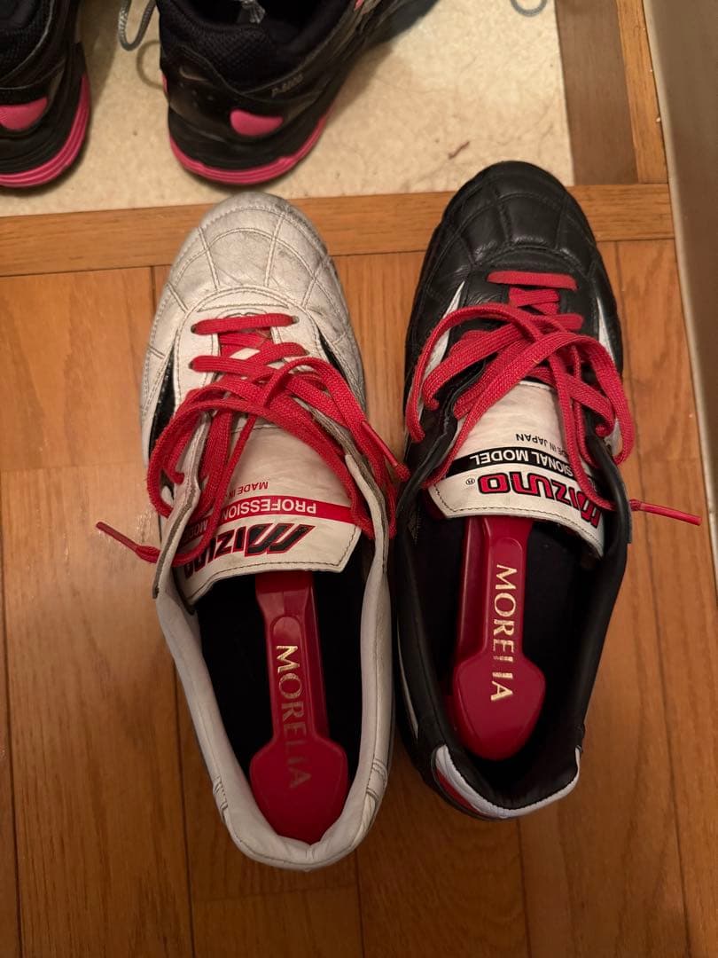 ミズノ　モレリア　色違い