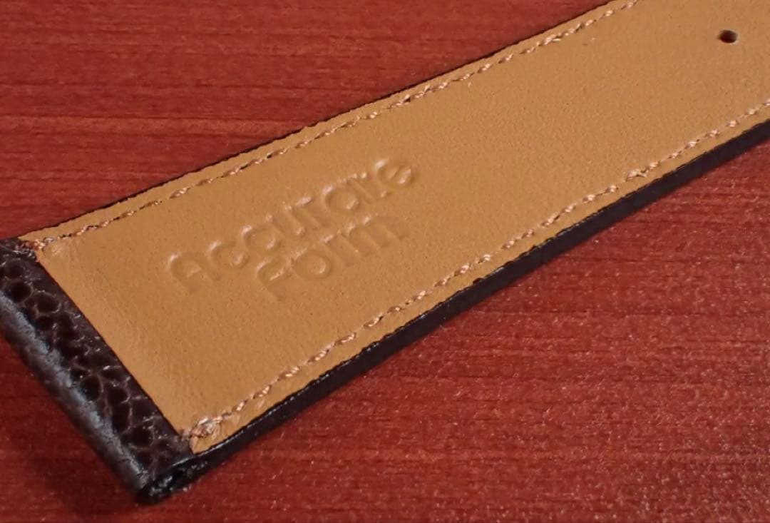 ACCURATEFORM (アキュレイトフォルム) ストラップ&台座(M)