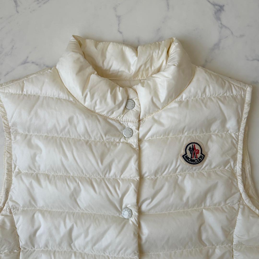 モンクレール 2021年モデル リアーネ ダウンベスト ワッペン ホワイト