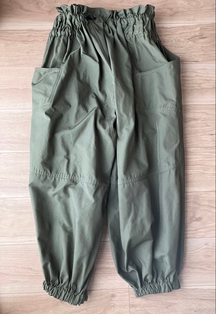 JUN MIKAMI ヴァリアブルパンツ　カーキ