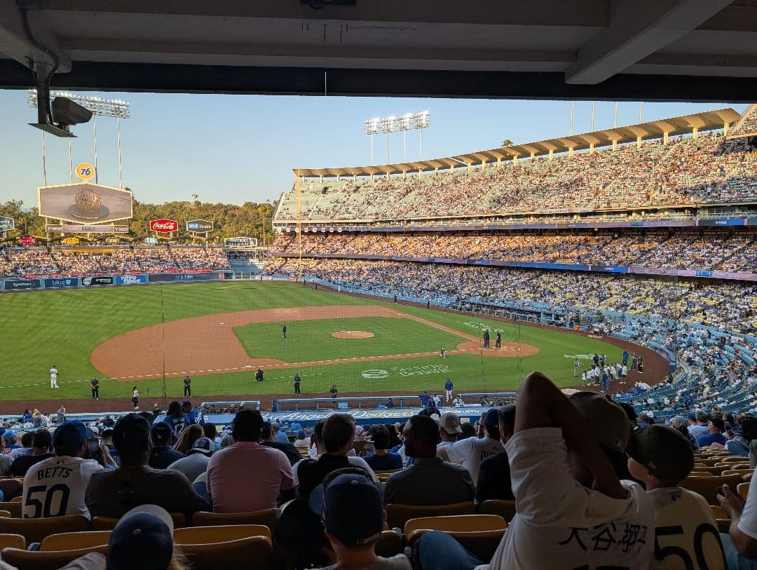 ドジャーススタジアム限定配布　 レプリカワールドシリーズトロフィー