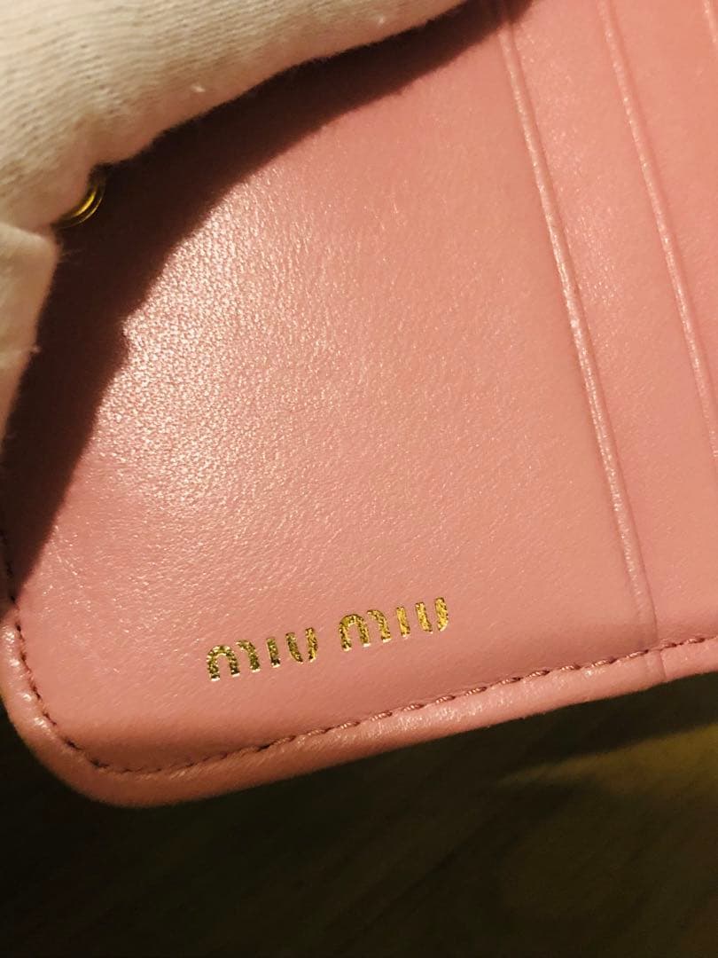 MIU MIU ピンクレザー 二つ折り財布