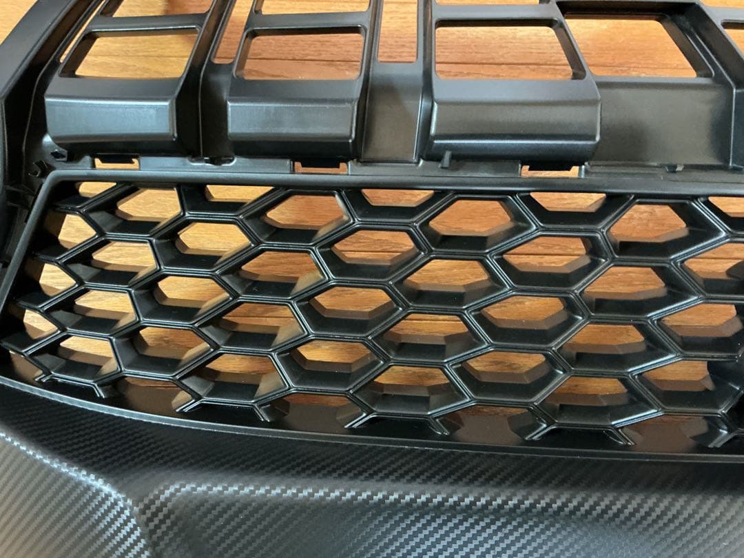 スイフトスポーツzc33sのフロントグリル・フォグランプベゼル・エンブレム