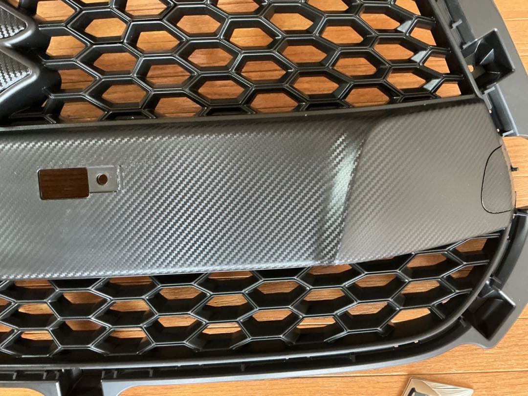 スイフトスポーツzc33sのフロントグリル・フォグランプベゼル・エンブレム