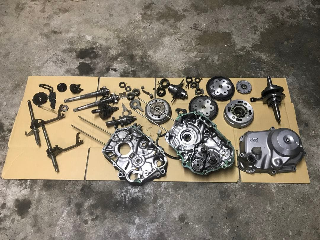 ホンダ　スーパーカブ　エンジン　パーツ詰め合わせ　12v 現状販売
