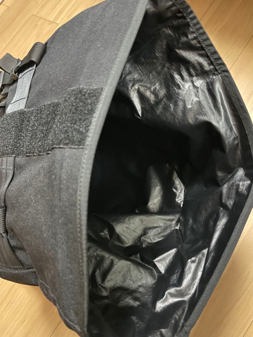 RESISTANT BAGS ULTIMATE メッセンジャーバッグ