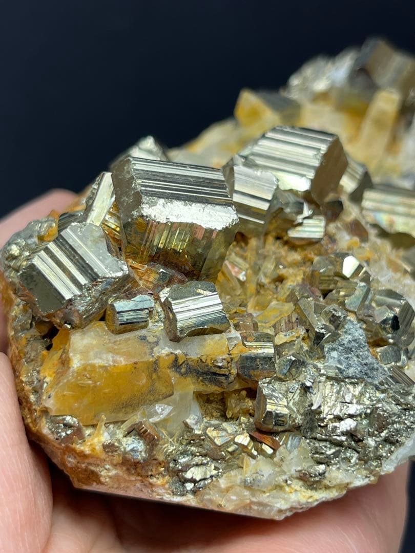 天然石　水晶クラスター　パイライト原石　大粒キューブ付き　約424g⭐️1926