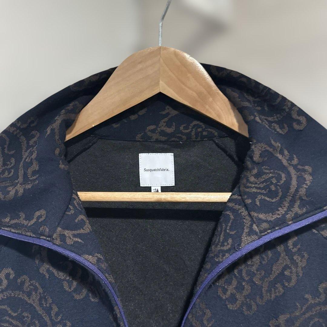 g*1様 サスクワッチファブリックスCURLED UP DRAGON トラックジ