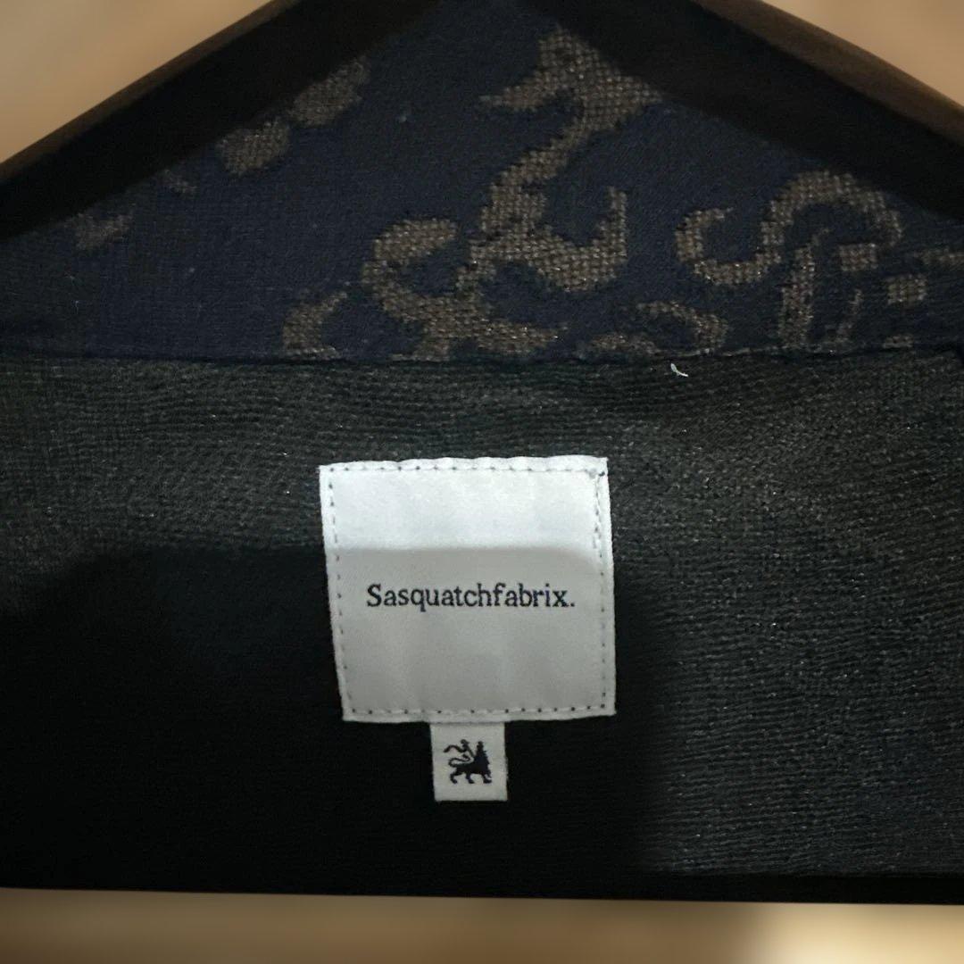 g*1様 サスクワッチファブリックスCURLED UP DRAGON トラックジ