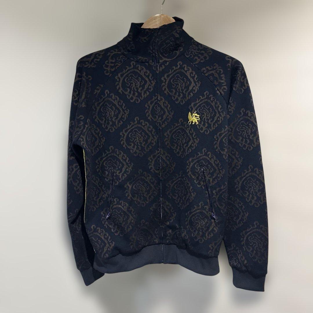 g*1様 サスクワッチファブリックスCURLED UP DRAGON トラックジ