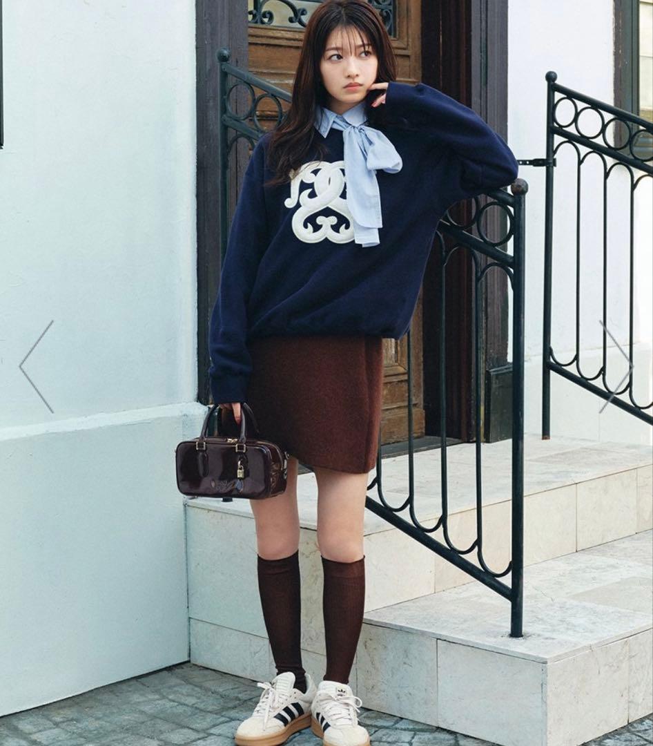 新品未使用タグ付きSNIDEL WEB限定ロゴモチーフスウェット　ネイビー