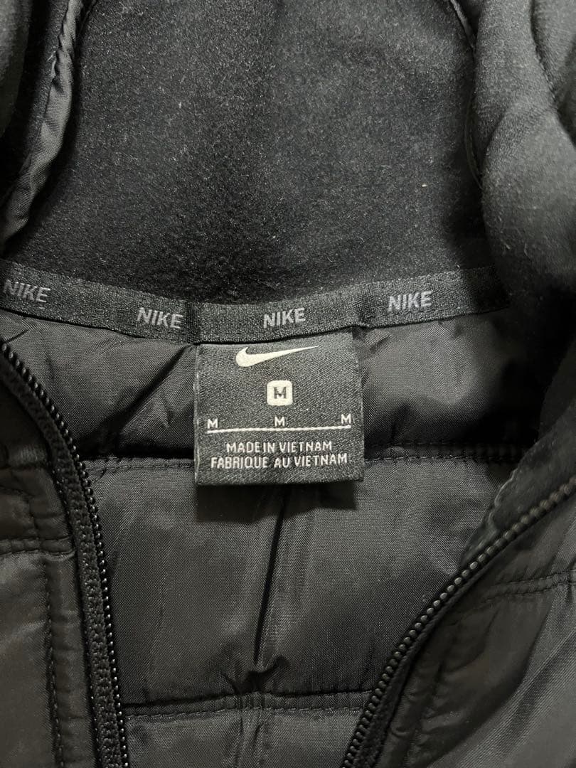美品 NIKE M フード付きパディングジャケット ブラック