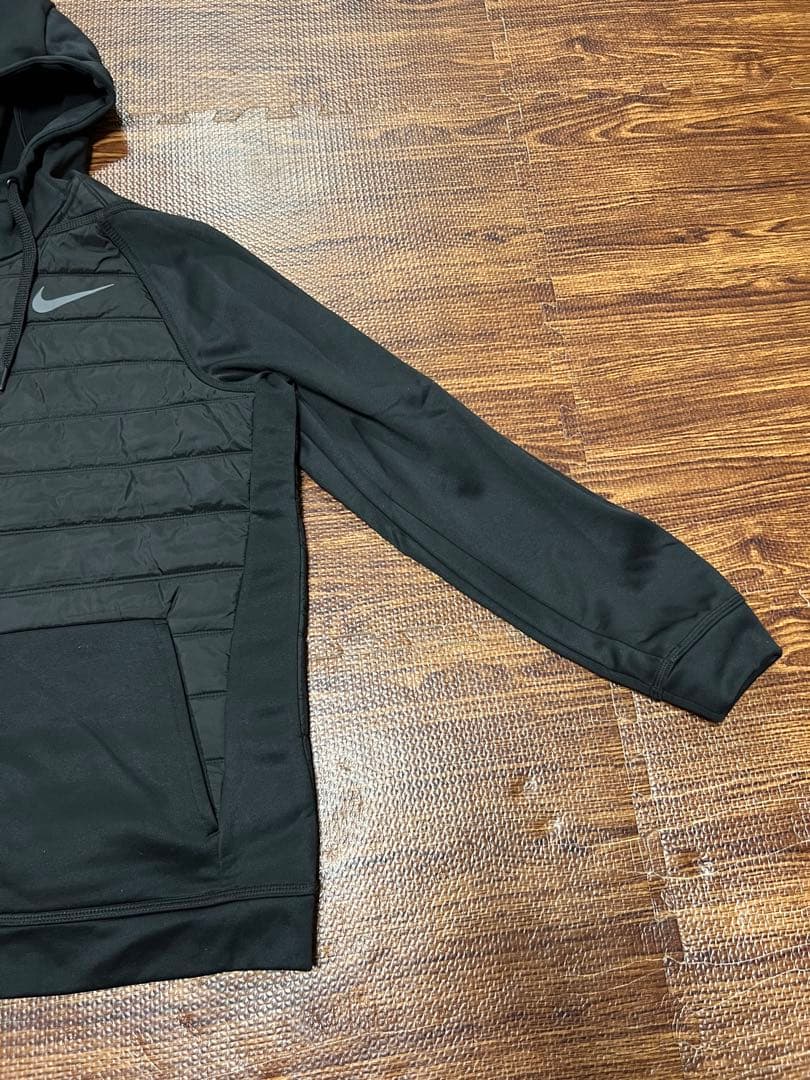 美品 NIKE M フード付きパディングジャケット ブラック