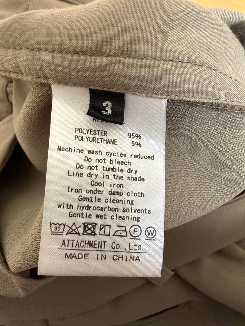 アタッチメント　テーパードパンツ