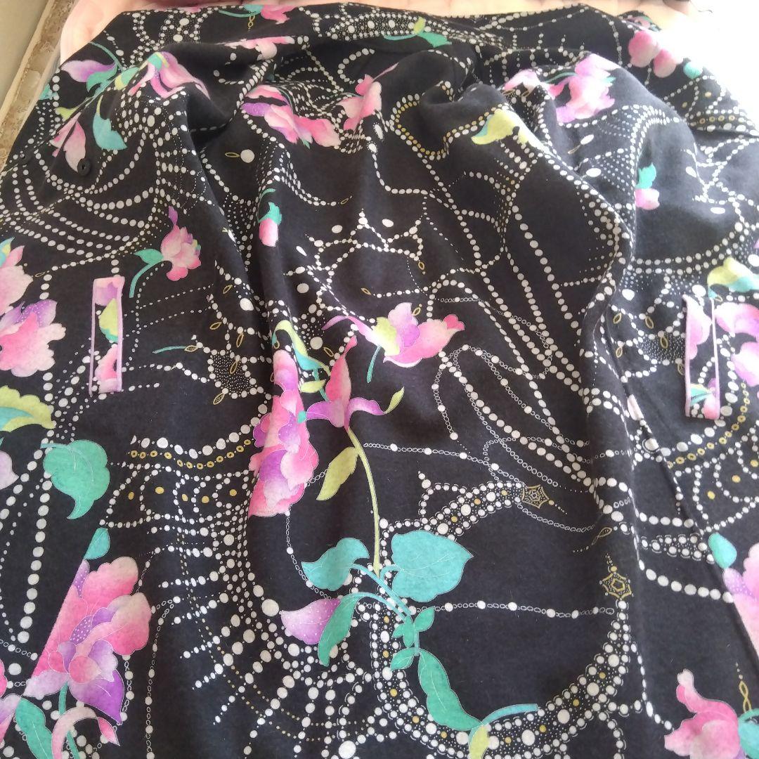 レオナールの花柄襟ロングコート