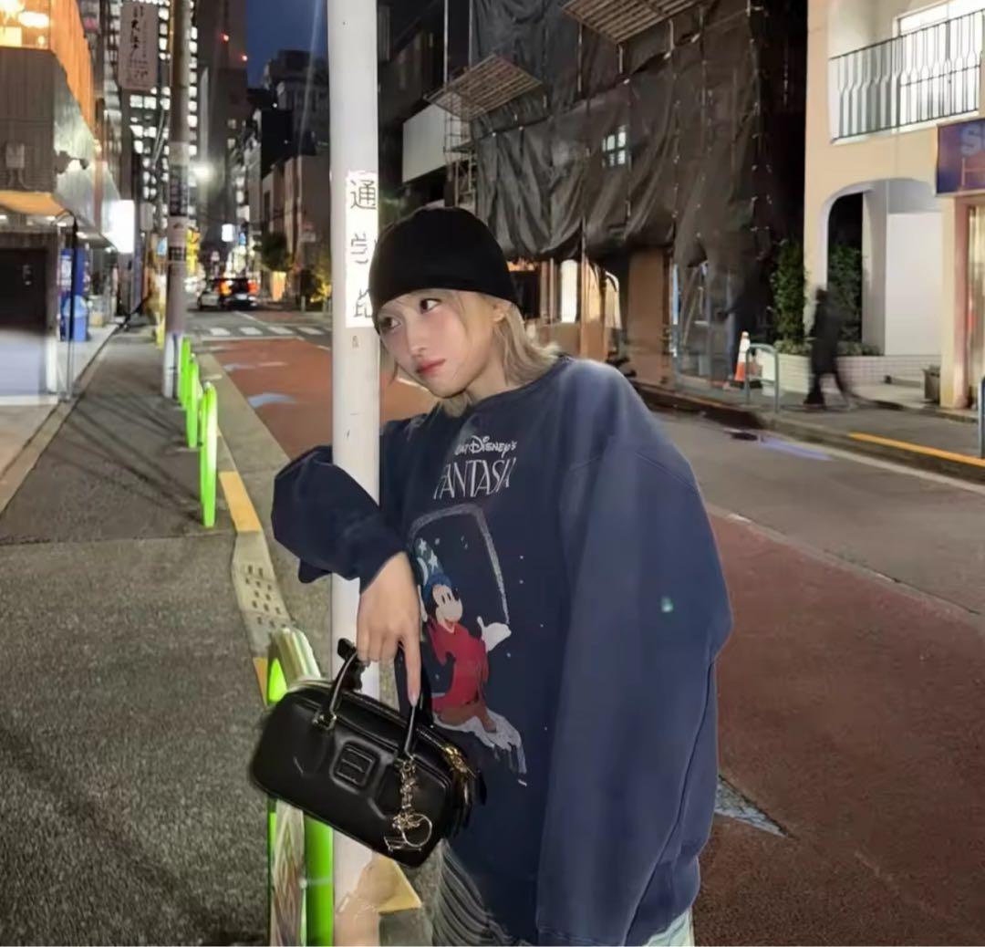 限定1点【TWICEモモ着用】Disney オーバーサイズスウェット