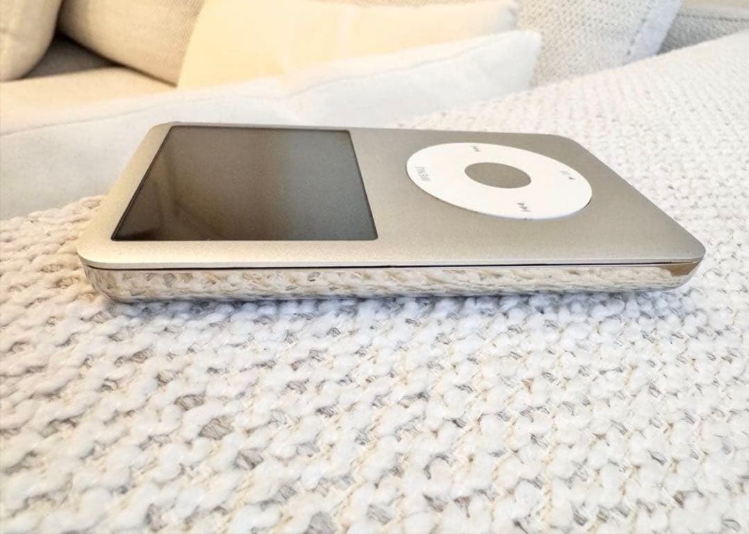 美品 iPod classic 120GB アイポッド シルバー 新品バッテリー