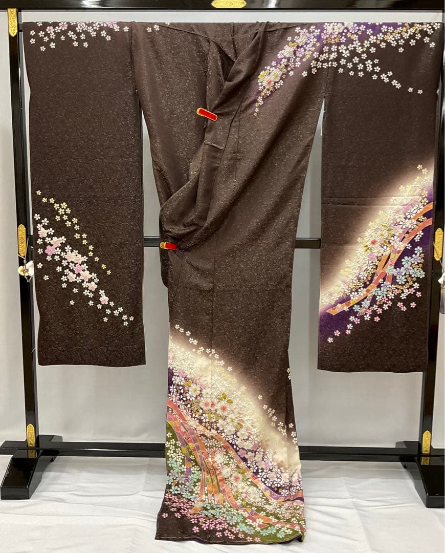 値*ん様 振袖　仮絵羽　未仕立て品　八掛付き　正絹　茶系　絞り　金通し　落款入り