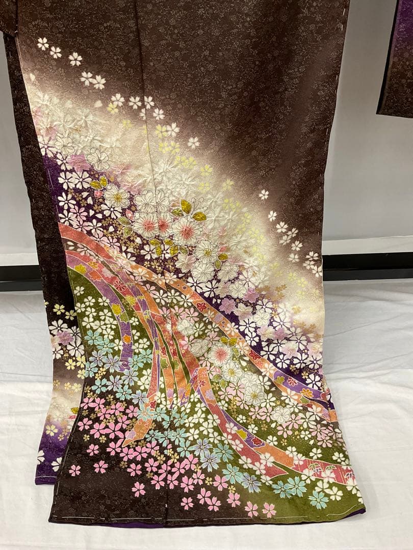 値*ん様 振袖　仮絵羽　未仕立て品　八掛付き　正絹　茶系　絞り　金通し　落款入り