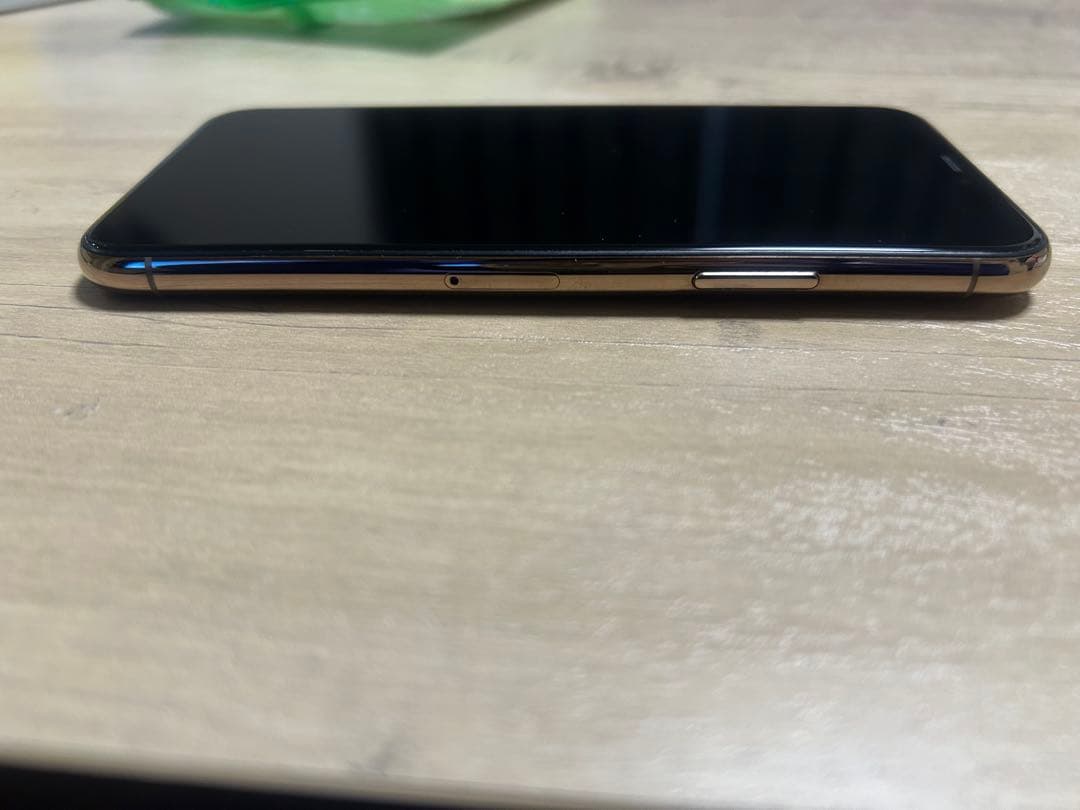 ク*ロ様 《美品》iPhone11pro 本体 256GB ゴールド