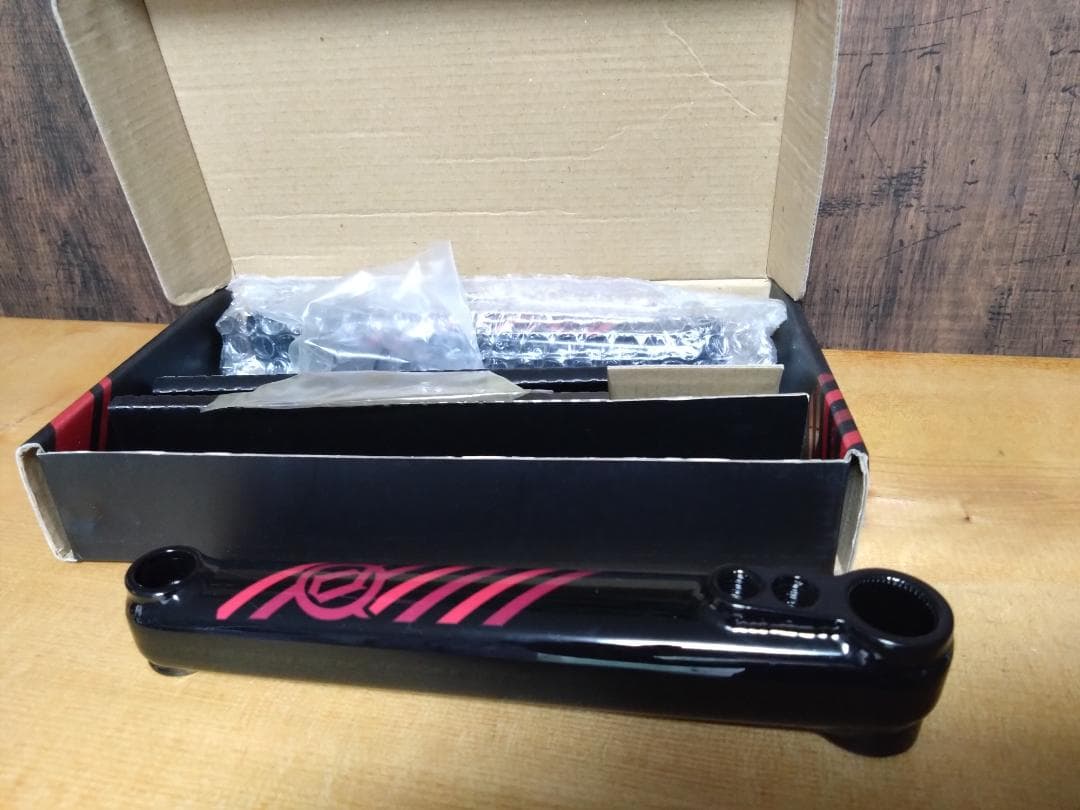 ＠新品　DEITY VENDETTA 3.0　赤 クランク