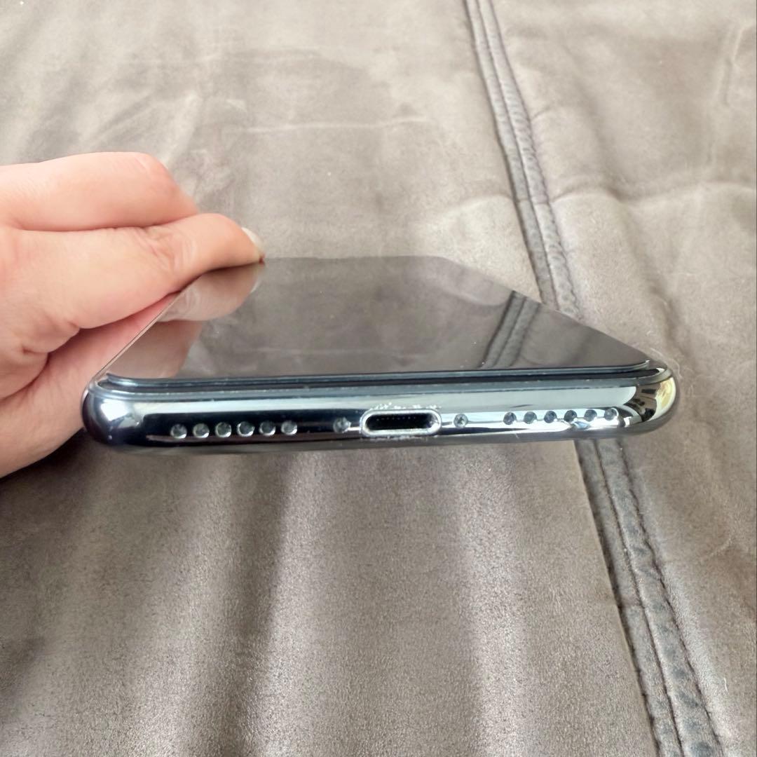 iPhone X 256GB au SIMロックありバッテリー77%フィルム貼付