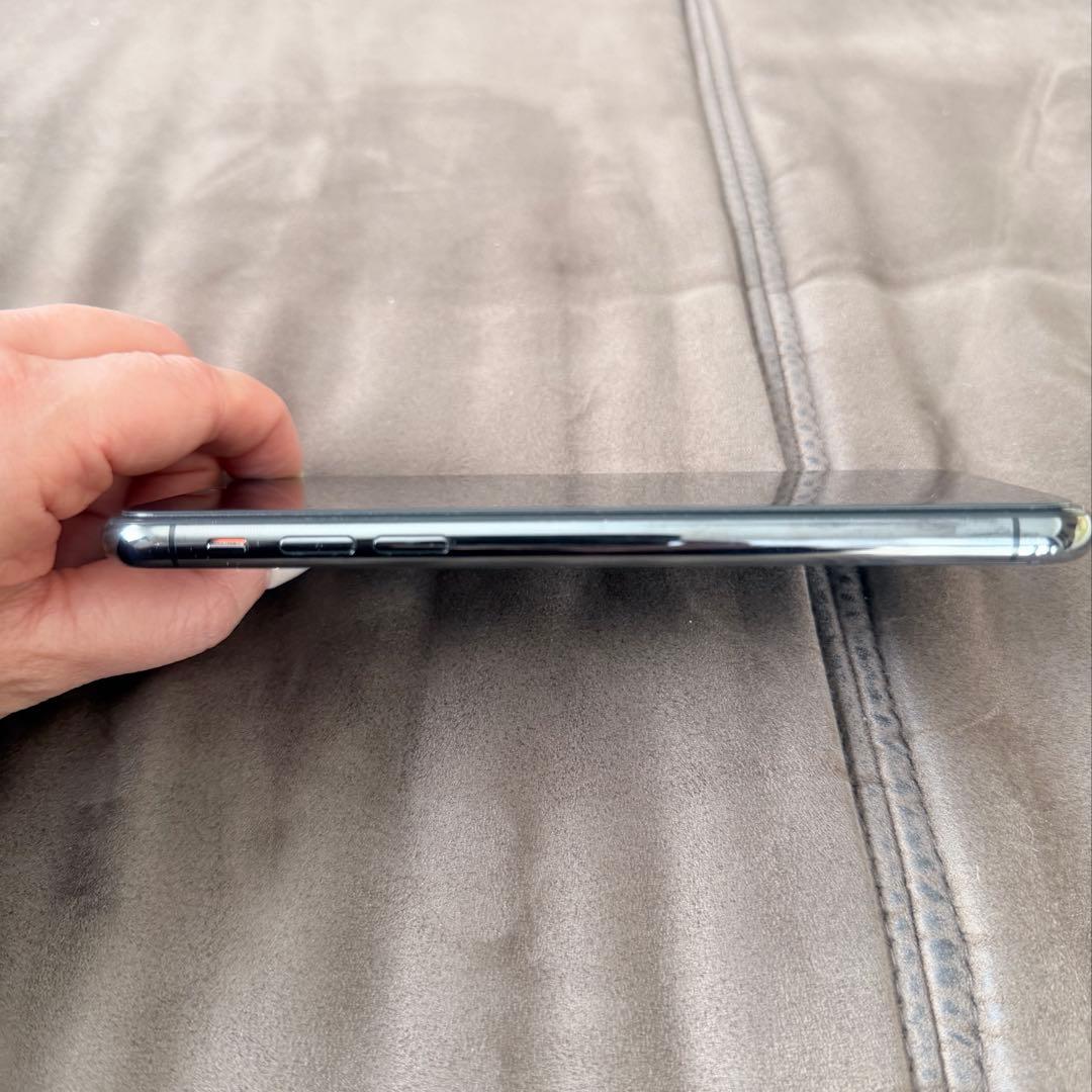 iPhone X 256GB au SIMロックありバッテリー77%フィルム貼付